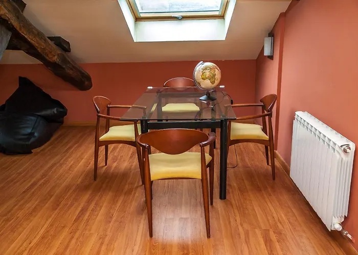 Autentica Buhardilla En El Centro De * 베하르