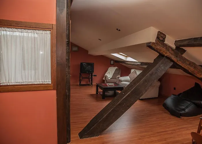 Autentica Buhardilla En El Centro De 아파트 베하르