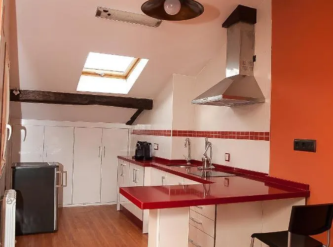 Autentica Buhardilla En El Centro De * 베하르