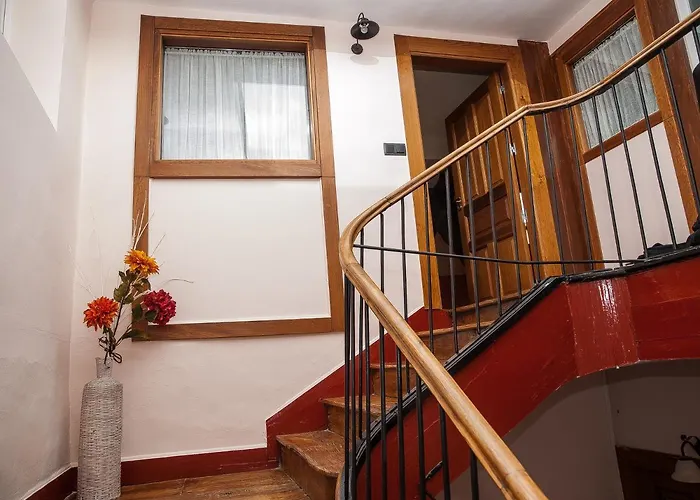 Autentica Buhardilla En El Centro De 아파트 베하르